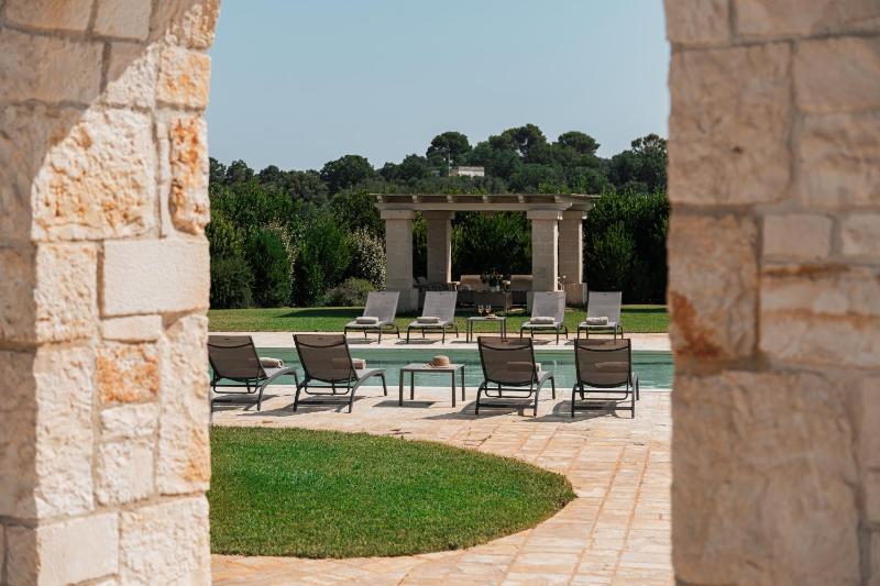 HelloApulia - Masseria Petra Antica - Charming Family Retreat with Private Pool in Itria Valle