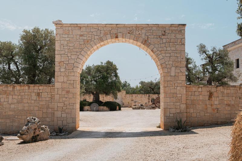 HelloApulia - Masseria Petra Antica - Charming Family Retreat with Private Pool in Itria Valle