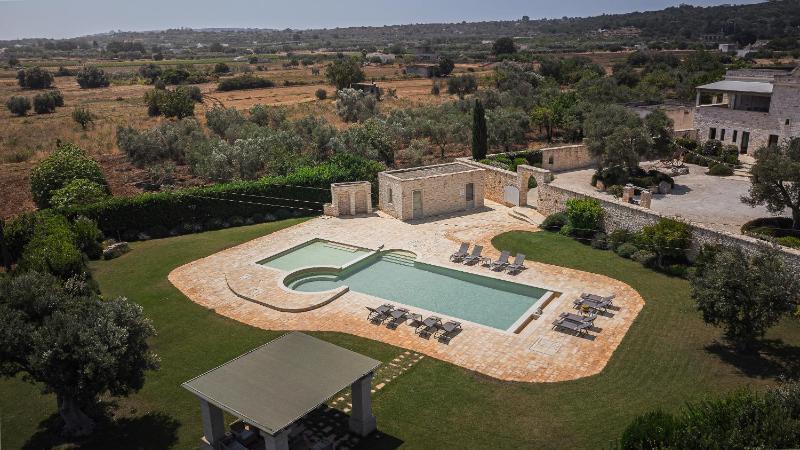 HelloApulia - Masseria Petra Antica - Charming Family Retreat with Private Pool in Itria Valle