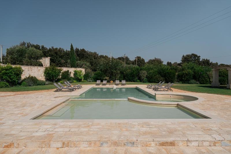 HelloApulia - Masseria Petra Antica - Charming Family Retreat with Private Pool in Itria Valle
