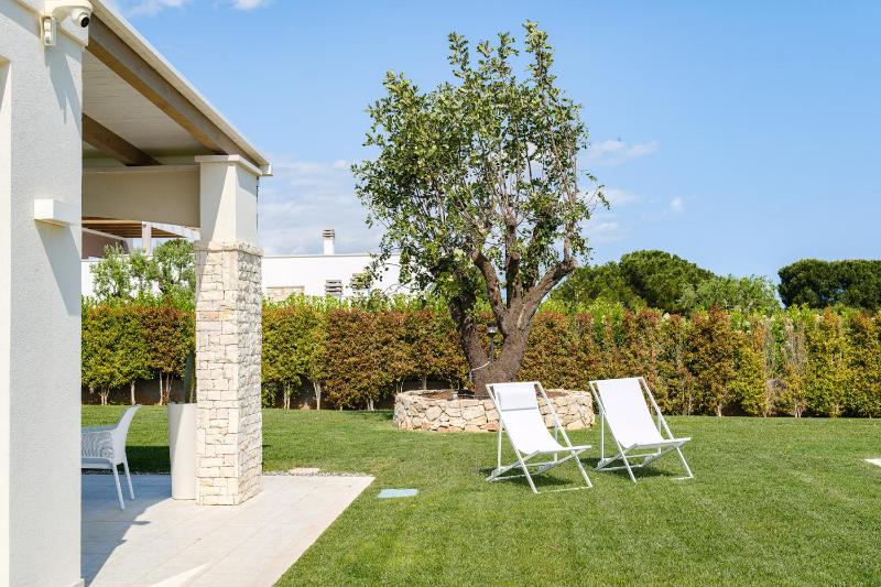 HelloAPULIA Monopoli - Villa Capitolo - Pool, Outdoor Kitchen & Top Beach