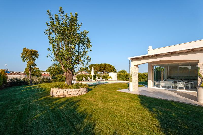 HelloAPULIA Monopoli - Villa Capitolo - Pool, Outdoor Kitchen & Top Beach
