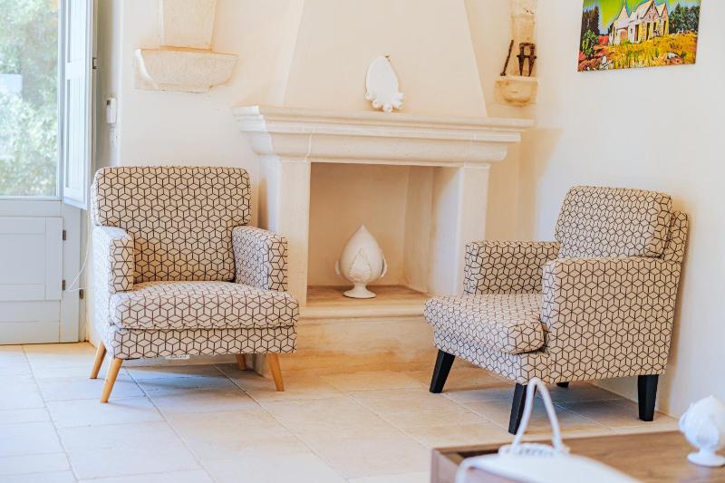 HelloAPULIA Trulli Pumo Bianco - Private Pool, Stone Patio & English Lawn near Ostuni