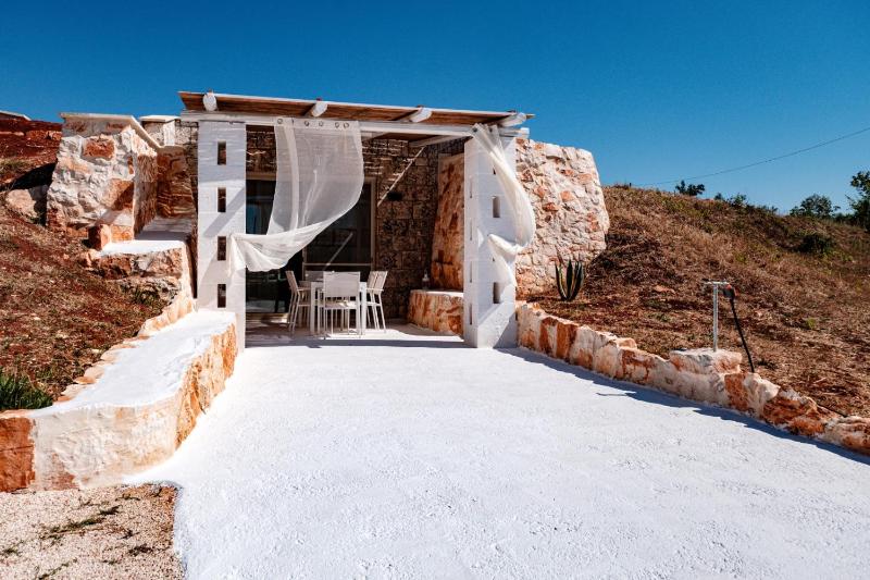 HelloAPULIA Typical Cottage Lamia delle Murge - Private Pool & Scenic Hilltop Retreat - Pet friendly