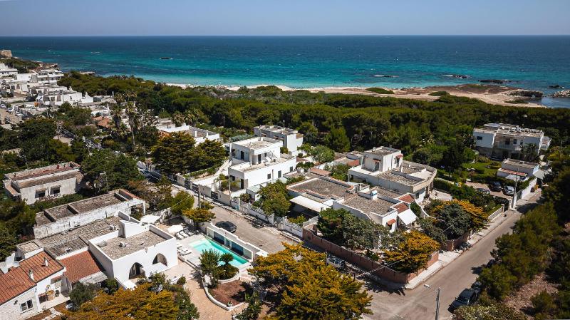 HelloApulia Villa Pool and Beach - 150mt from the sea