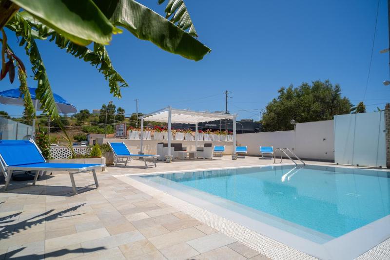 holiday inn endless summer