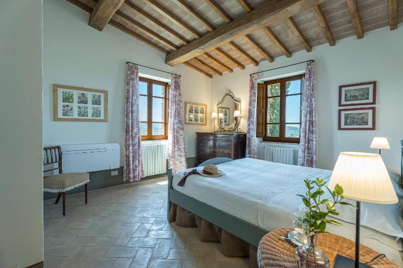 IL POGGIO ALLE TRESE 14, Emma Villas