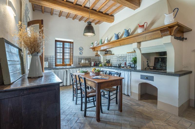 IL POGGIO ALLE TRESE 14, Emma Villas