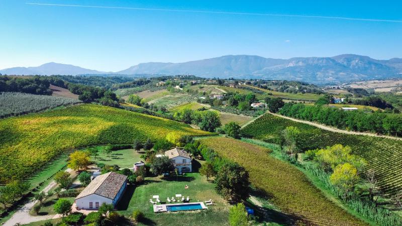 LA CASA NEI VIGNETI 10, Emma Villas