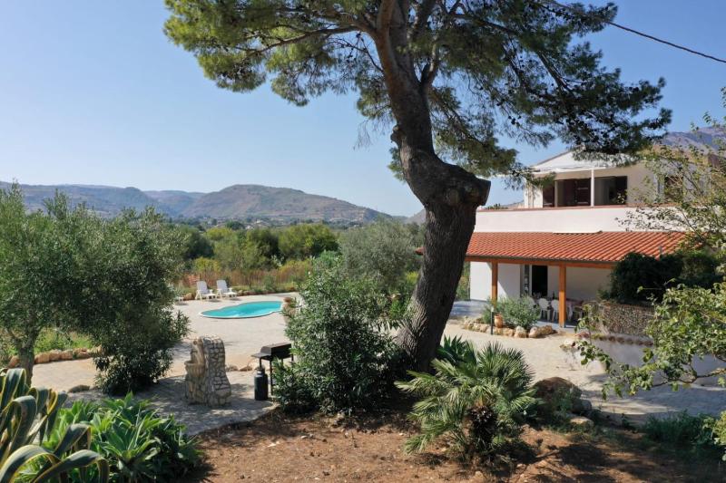 La Giara - Villa with Swimming Pool and Parking