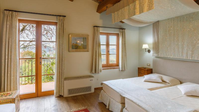 La Tana del Ghiro 18, Emma Villas