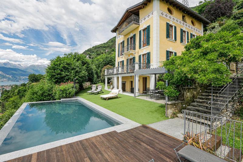 La Wally - 4 Bedroom Villa with Pool & Lake View
