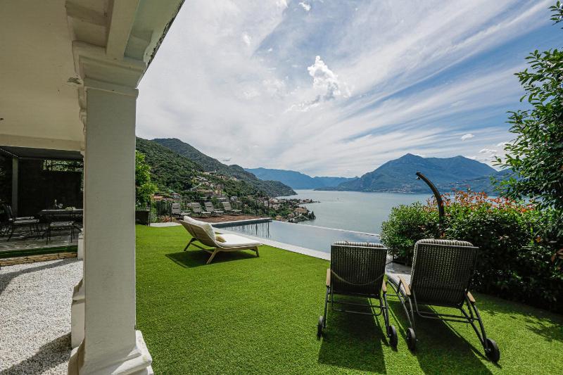 La Wally - 4 Bedroom Villa with Pool & Lake View