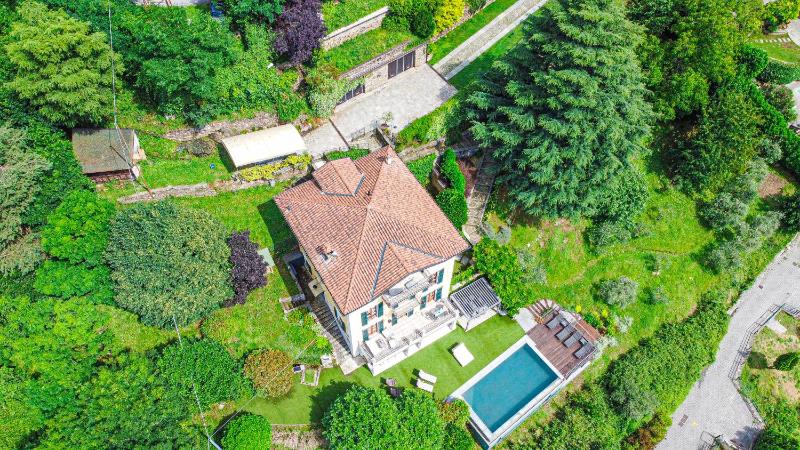 La Wally - 4 Bedroom Villa with Pool & Lake View