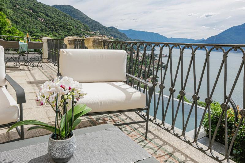 La Wally - 4 Bedroom Villa with Pool & Lake View