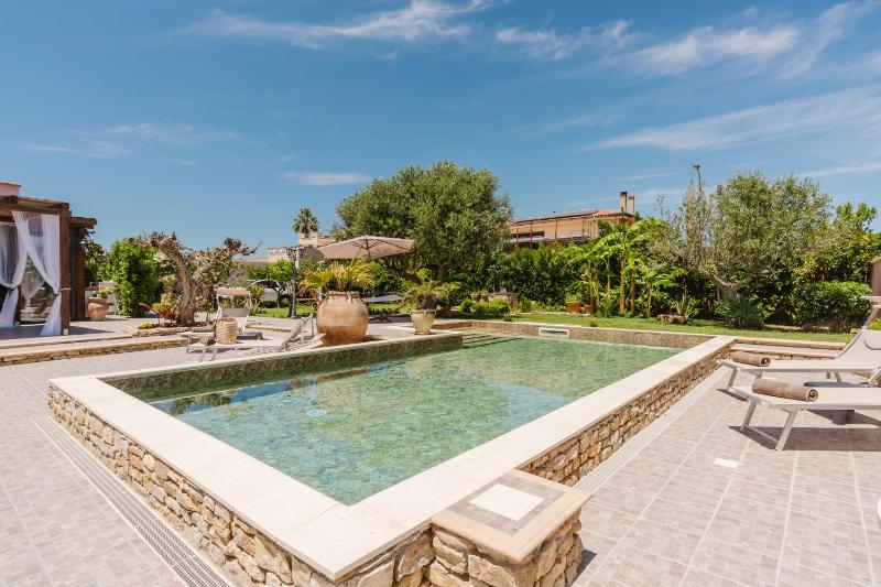Le Giarre - Villa Con Piscina