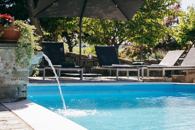 Luxe Villa, All Ensuites & Private Vineyard Views
