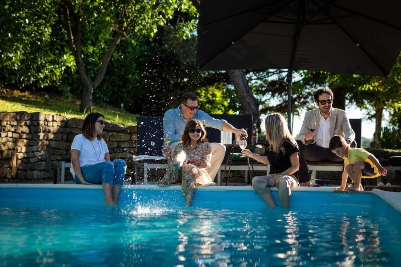 Luxe Villa, All Ensuites & Private Vineyard Views