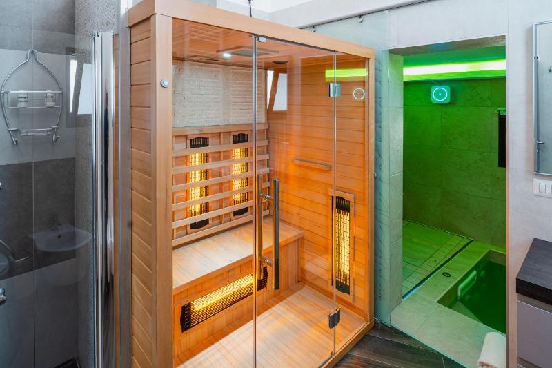 LUXUITE Spa con Piscina o Jacuzzi