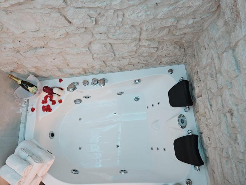 LUXUITE Spa con Piscina o Jacuzzi