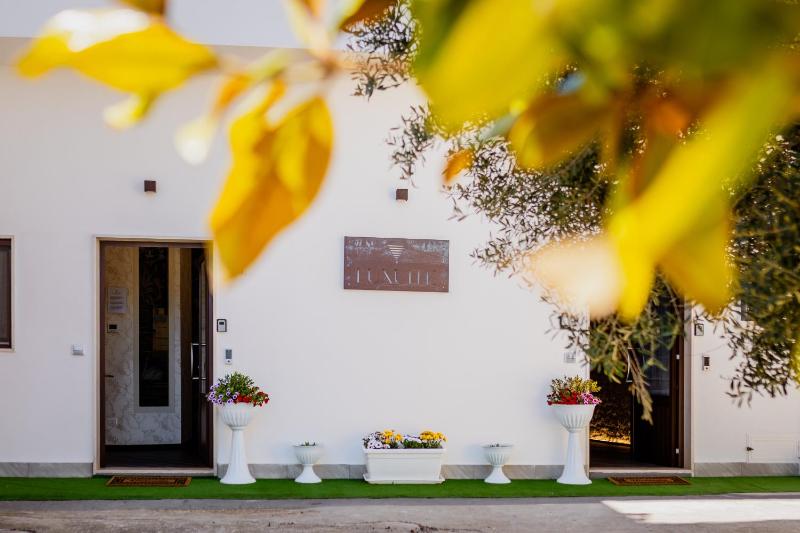 LUXUITE Spa con Piscina o Jacuzzi