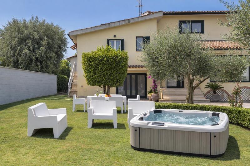 Luxury Suite in Villa with Private Pool - Near Rome & Ostia
