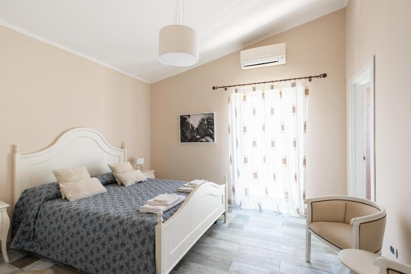 Luxury Suite in Villa with Private Pool - Near Rome & Ostia