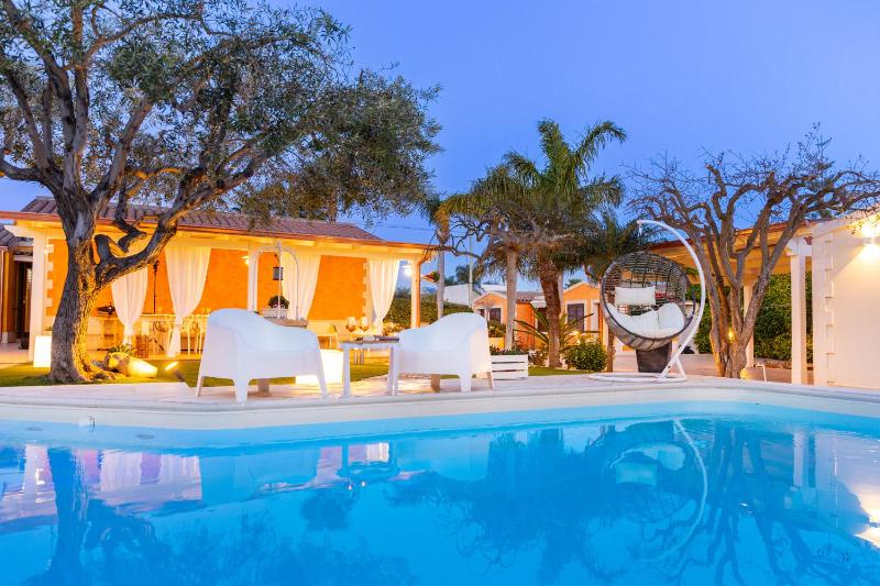 Luxury villa at Pozzallo at 390 meters about from the beach with private swimming pool