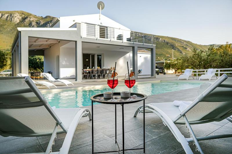 Luxury Villa La Perla - Castellammare del golfo with Pool, Garden and Parking