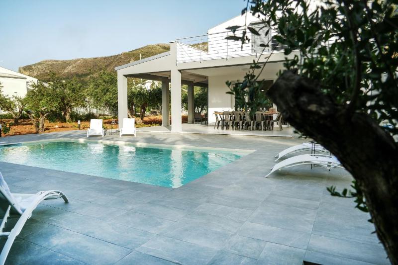 Luxury Villa La Perla - Castellammare del golfo with Pool, Garden and Parking