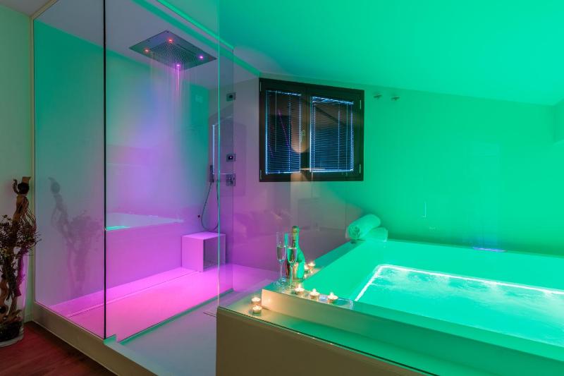 LUXURY VILLA RUBIN with Jacuzzi POOL GYM & SPA near Venice and Padua