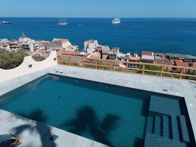 LUXURY VILLA Vittorianna Etna- Taormina & Seaview with Pool