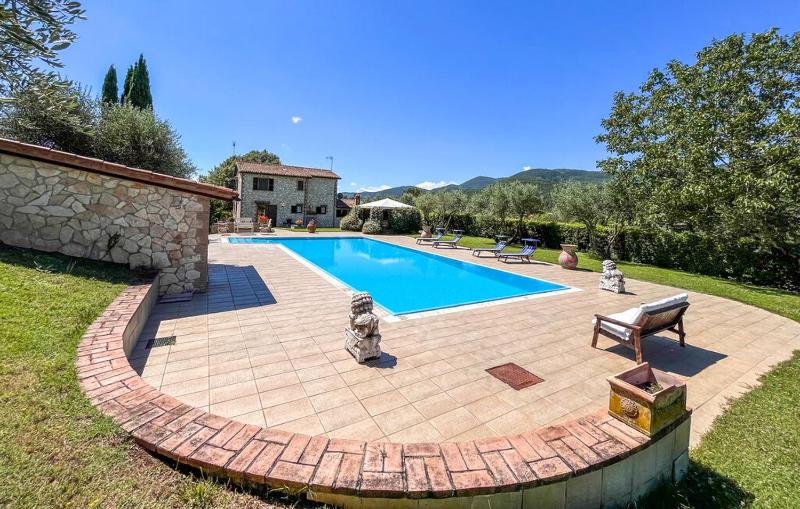 Luxury Villa with pool by Varental
