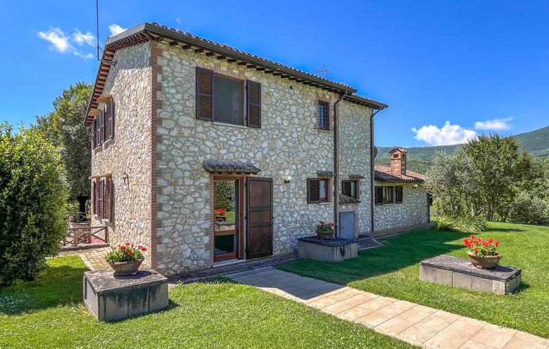 Luxury Villa with pool by Varental