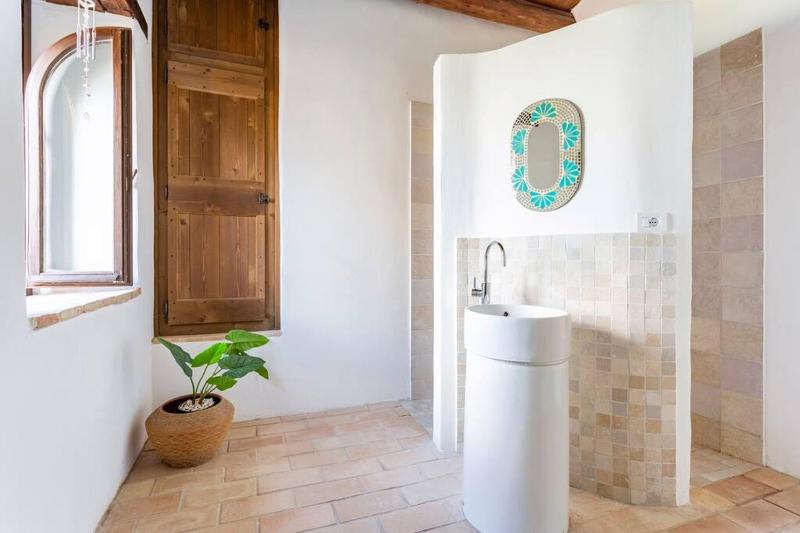 Luxury Villa with Pool, Stunning Location