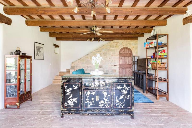 Luxury Villa with Pool, Stunning Location