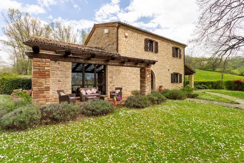 Luxury Villa with Pool, Stunning Location