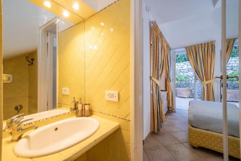 Luxury Villa Zaffiro - Pool, Garden and Sea View