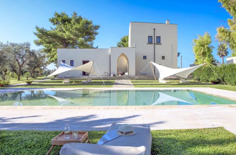 Masseria Ceratonia by Raro Villas