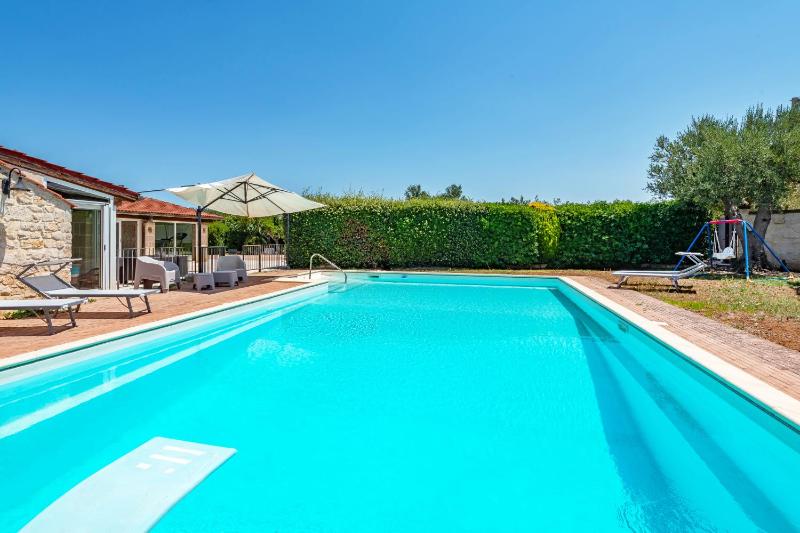 Masseria Pitorrè with private pool