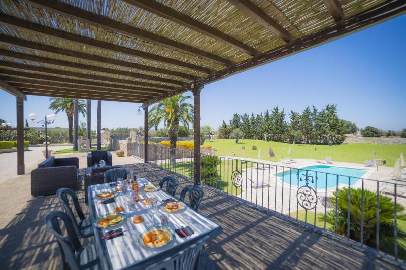 Masseria Relais Saraceno With Pool - Happy Rentals