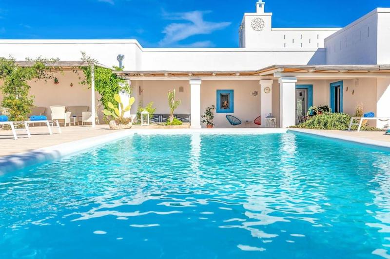 Masseria Tufo Bianco by Raro Villas