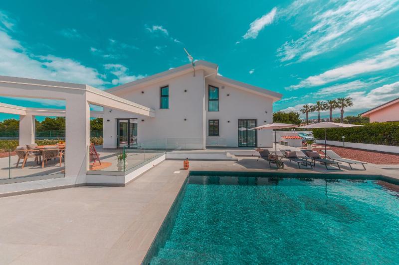 NAHIA Collection Villa