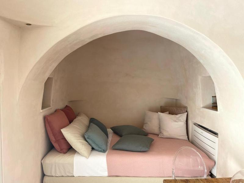 OSTUNI MIRROR trullo and mirror house