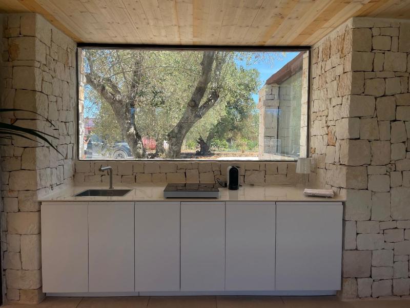 OSTUNI MIRROR trullo and mirror house