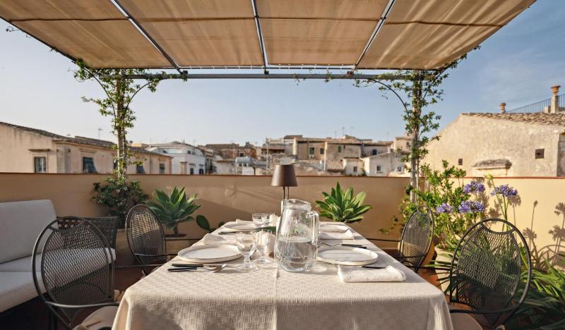 Palazzo Di Lorenzo - Exclusive Palace with Panoramic Terrace and Minipool