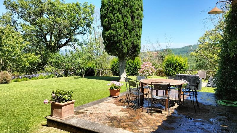 Palazzo Prugnoli, Monte Santa Maria Tiberina, 8 Bedroom villa with private pool & superb views