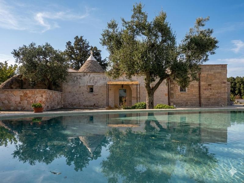Panoramic trulli with swimming pool in Monopoli