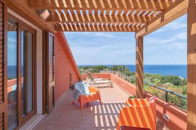 Panoramic Villa with Heated Pool & Whirlpool, WI-FI, Garden - Beach Side - 200mt from the sea