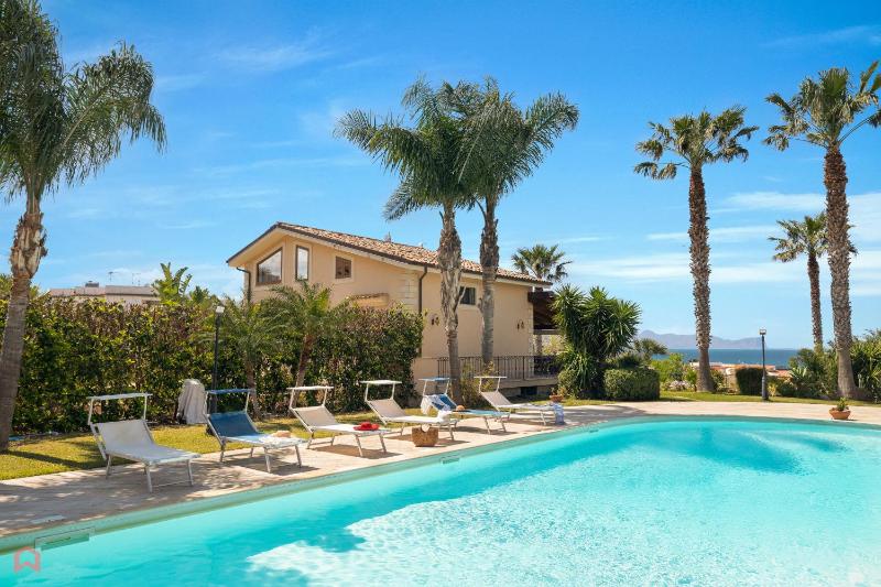 Panoramica Villa con Piscina sul Mare (Sanificata)